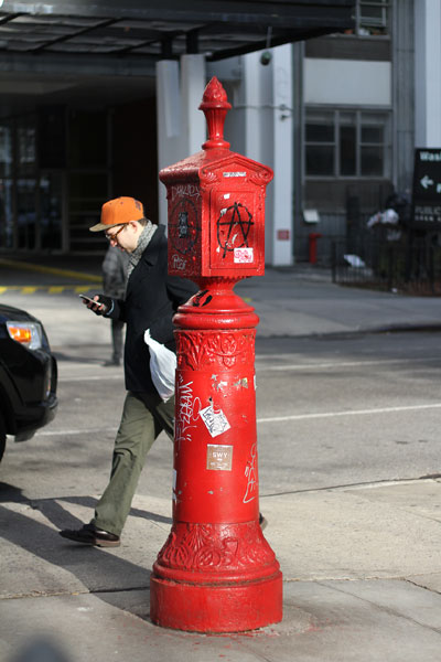 Красный пожарный ящик, Нью-Йорк